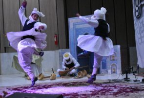 جشن ثبت جهانی ساز دوتار در تایباد برگزار شد/ هنرنمایی بیش از یک‌صد هنرمند تایبادی در شب جشن دوتار