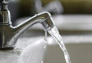 مصرف آب نیشابور در گرمای تیرماه نسبت به سال قبل ۱۰ درصد افزایش‌یافته است￼