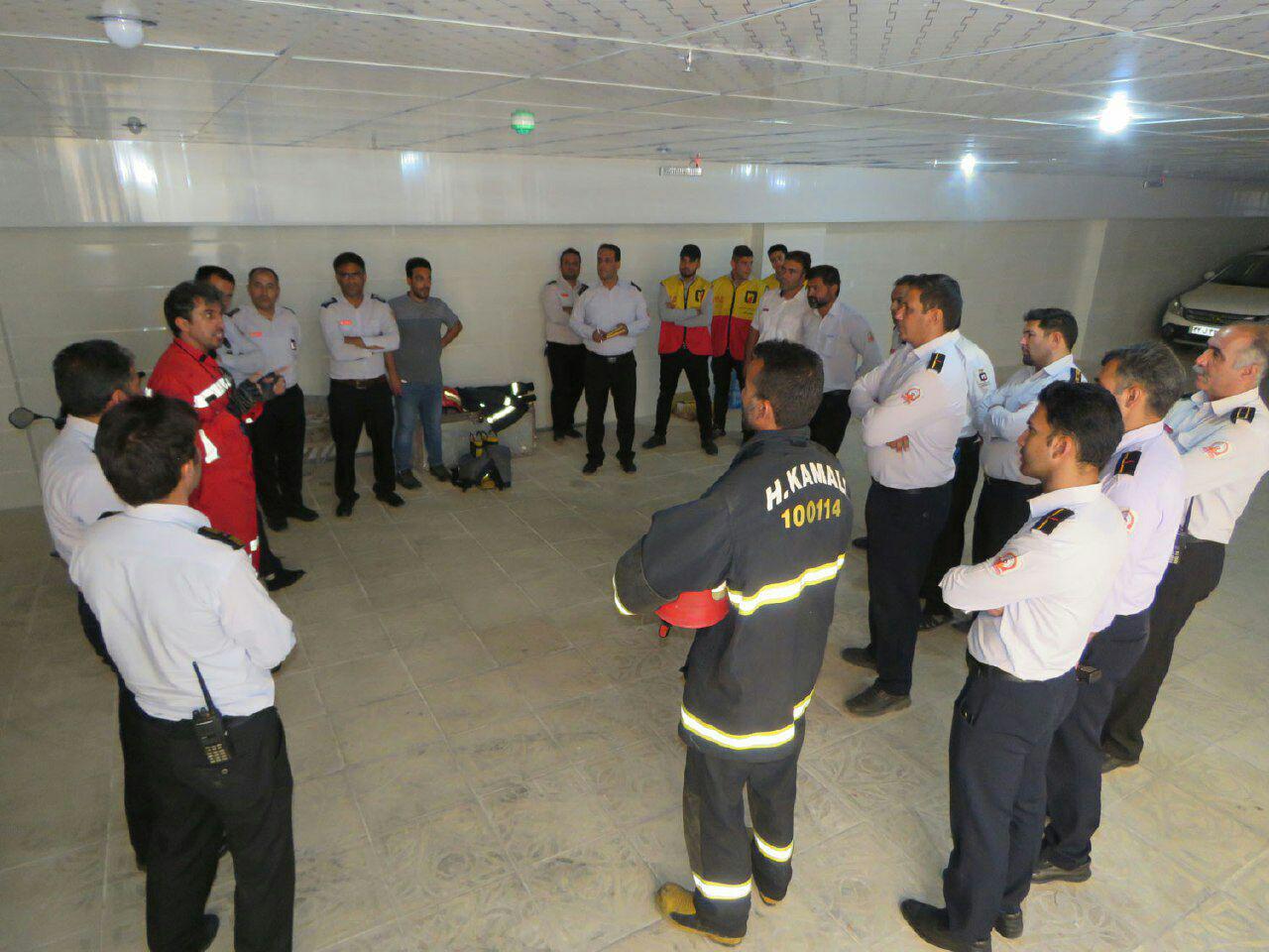آتش‌نشانان نیشابور آموزش تخصصی آب‌رسانی در ساختمان‌های بلند دیدند