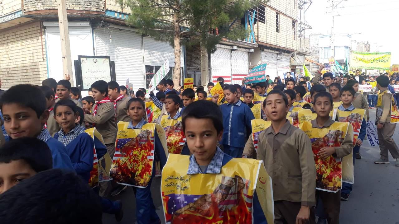 مراسم راهپیمایی ۱۳ آبان و روز دانش‌آموز در رشتخوار برگزار شد