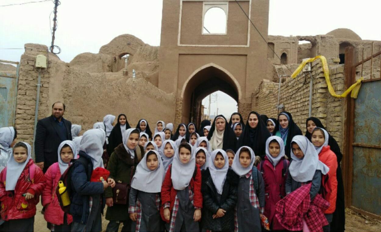 بازدید دانش آموزان رشتخوار از قلعه تاریخی سنگان