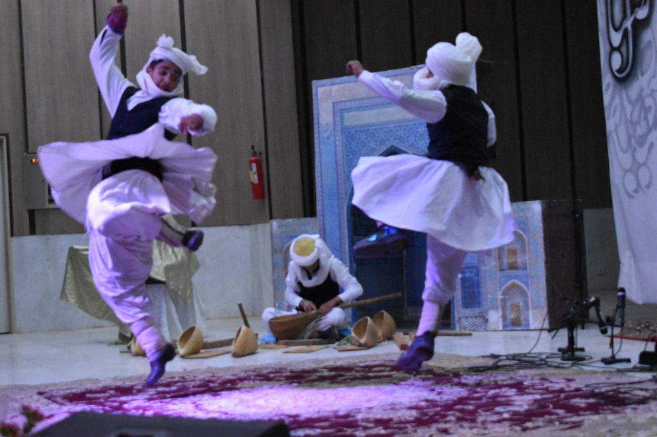 جشن ثبت جهانی ساز دوتار در تایباد برگزار شد/ هنرنمایی بیش از یکصد هنرمند تایبادی در شب جشن دوتار