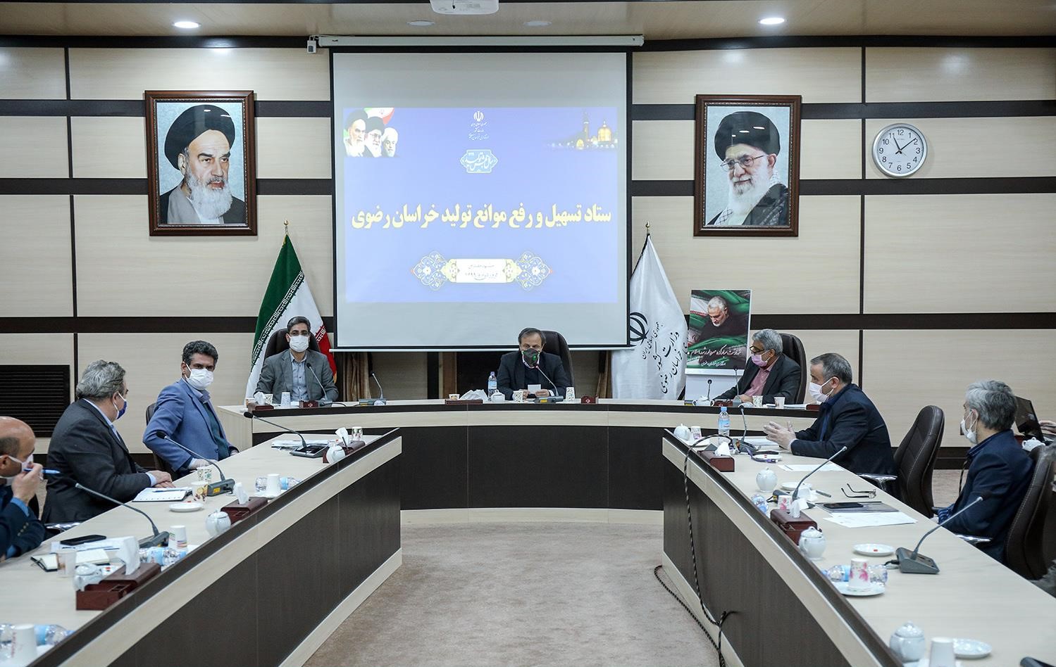 فرآیند صدور مجوزهای کسبوکار را در سال «جهش تولید» تسهیل میکنیم/خراسان رضوی باید اولویت اول سرمایهگذاران باشد