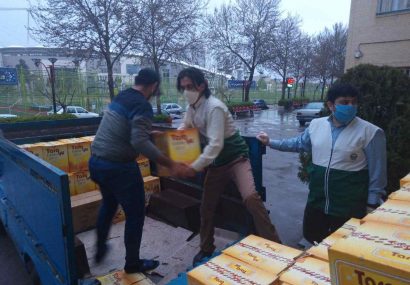 تهیه و توزیع بسته‌های معیشتی ارزاق به نیازمندان توسط خادمیاران رضوی شهرستان چناران