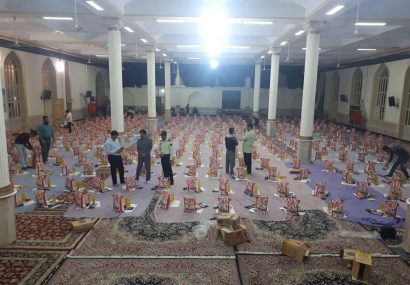 ۴۰۰۰ بسته مواد غذایی در تایباد توزیع شد