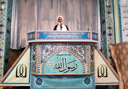 امام جمعه بجستان: زنی که به اعتقادات، فرهنگ و حجاب پایبند است مدافع حریم زینب است