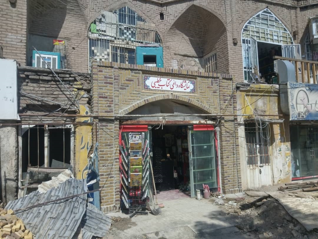 آغاز عملیات نماسازی سنتی مغازههای داخل بافت تاریخی تربتحیدریه