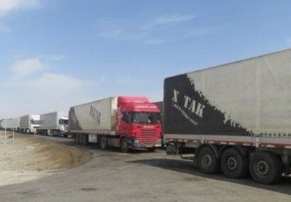 صف انتظار ورود به افغانستان از گمرک دوغارون با ۴۰۰ کامیون