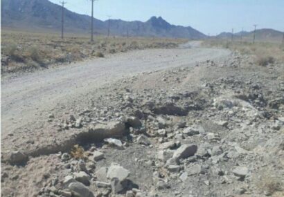 دهیار درریز: مشکلات خرابی جاده روستای درریز همچنان پابرجاست