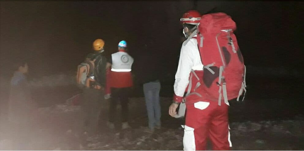 نجات ۳ فرد گرفتار در ارتفاعات شورود نیشابور