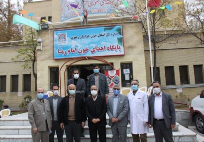 رئیس و اعضای شورای شهر مشهد برای کمک به انتقال خون آستین‌ها را بالا زدند