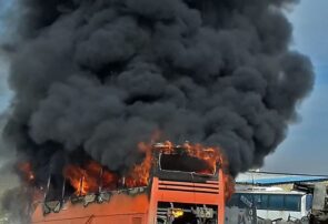 مهار آتش‌سوزی اتوبوس اسقاطی جنوب شرق مشهد