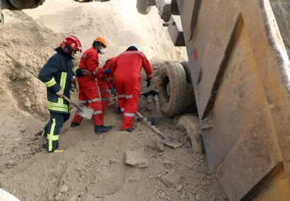 مرگ غم‌انگیز راننده کامیون زیر تلی از خاک در مشهد