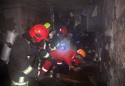 نجات ۶ نفر توسط آتش نشانان در پی انفجار توأم با آتش سوزی امشب یک آپارتمان مسکونی در بولوار پیروزی مشهد + گزارش تصویری