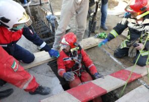 مدیر عامل آتش نشانی مشهد: ریزش چاه باعث مرگ مقنی جوان شد + گزارش تصویری