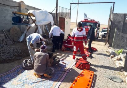 نجات جان کارگر سقوط کرده در چاه آب در روستای فیروزآباد قوچان