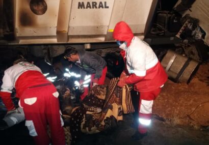 رئیس جمعیت هلال احمر رشتخوار: یک نفر کشته در اثر برخورد شاخ به شاخ یک دستگاه تریلی با ایسوزو