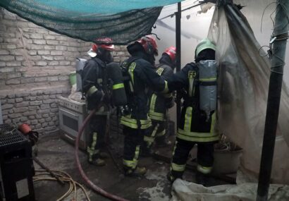 مهار آتش سوزی کارگاه پنبه زنی در بولوار طبرسی مشهد + گزارش تصویری