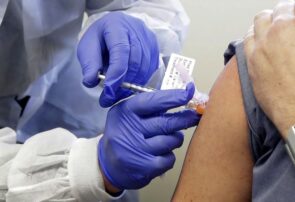 تاکنون بیش از ۶۰۰ نفر در سرخس علیه کرونا واکسینه شدند