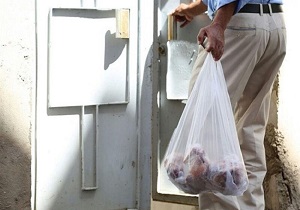 توزیع ۱۵۰۰ کیلو مرغ بین نیازمندان تربت‌جام توسط قرارگاه جهادی عمار
