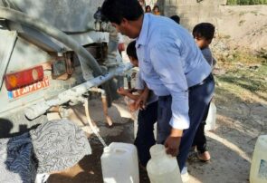 افت شدید منابع آبی، فرسوده بودن تأسیسات آب‌رسانی و کمبود اعتبار بخش ۵۰ هزارنفری، نصرآباد را با بی‌آبی مواجه نموده است