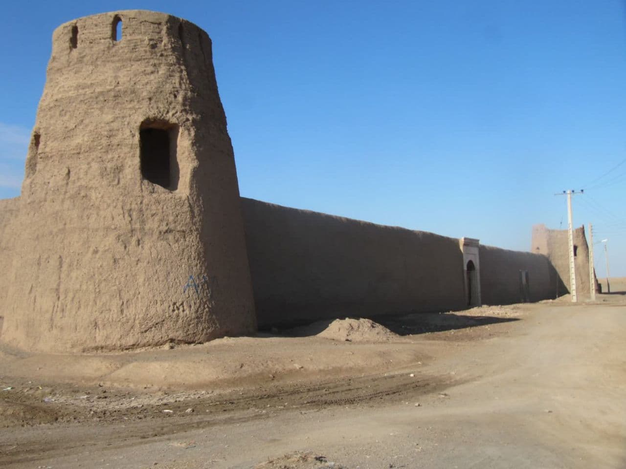 صدور سند ششدانگ قلعه تاریخی کریمآباد رشتخوار
