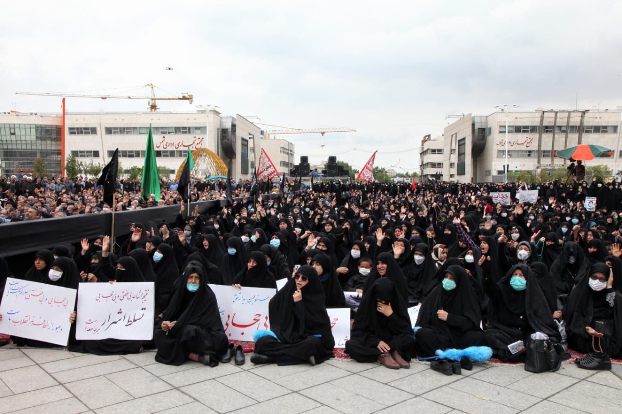 اجتماع بزرگ صادقیون در میدان شهدای مشهد برگزار شد