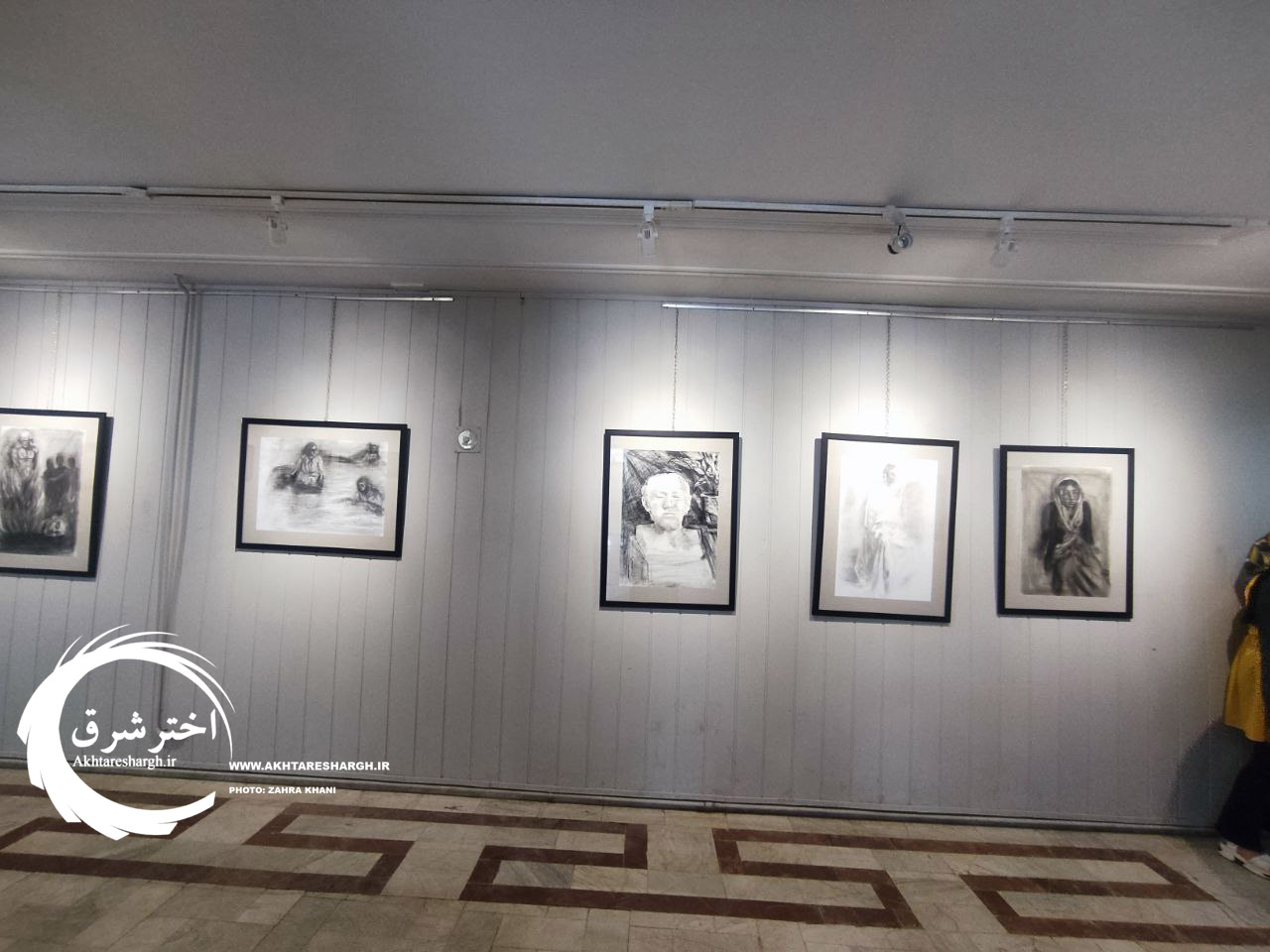 گزارش تصویری از نمایشگاه طراحی «سیاهِ سپید» در نیشابور