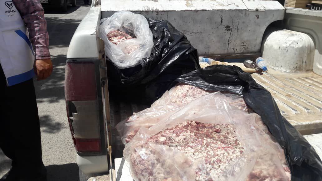 کشف و ضبط بیش از ۳۰ کیلو گوشت فاسد از یک آشپزخانه در نیشابور