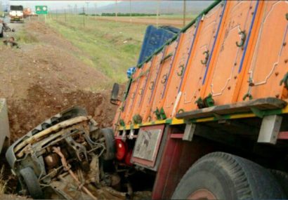 دختر ۱۲ ساله‌ در اثر واژگونی کامیون در محور تربت‌حیدریه به مشهد سوخت