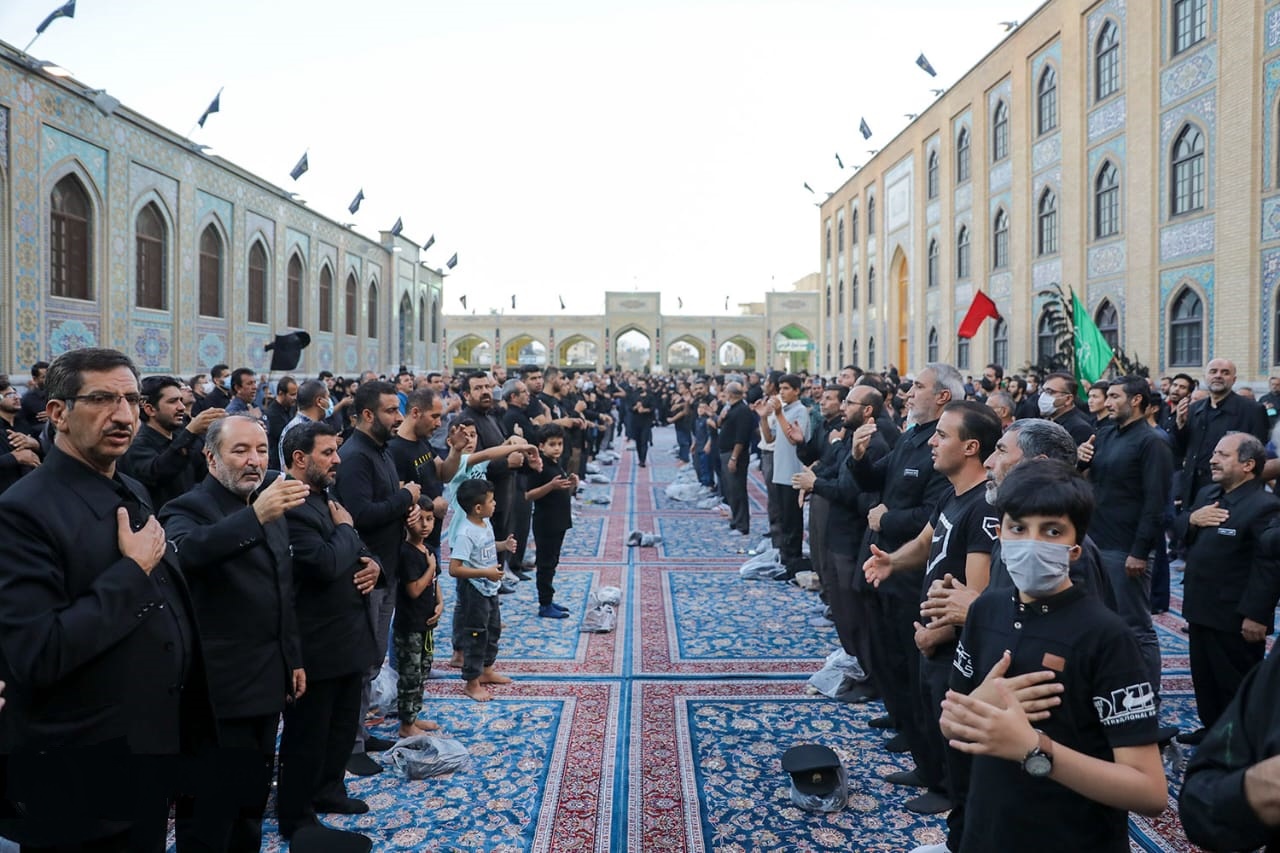 اجتماع بزرگ عاشورائیان در حرم مطهر رضوی
