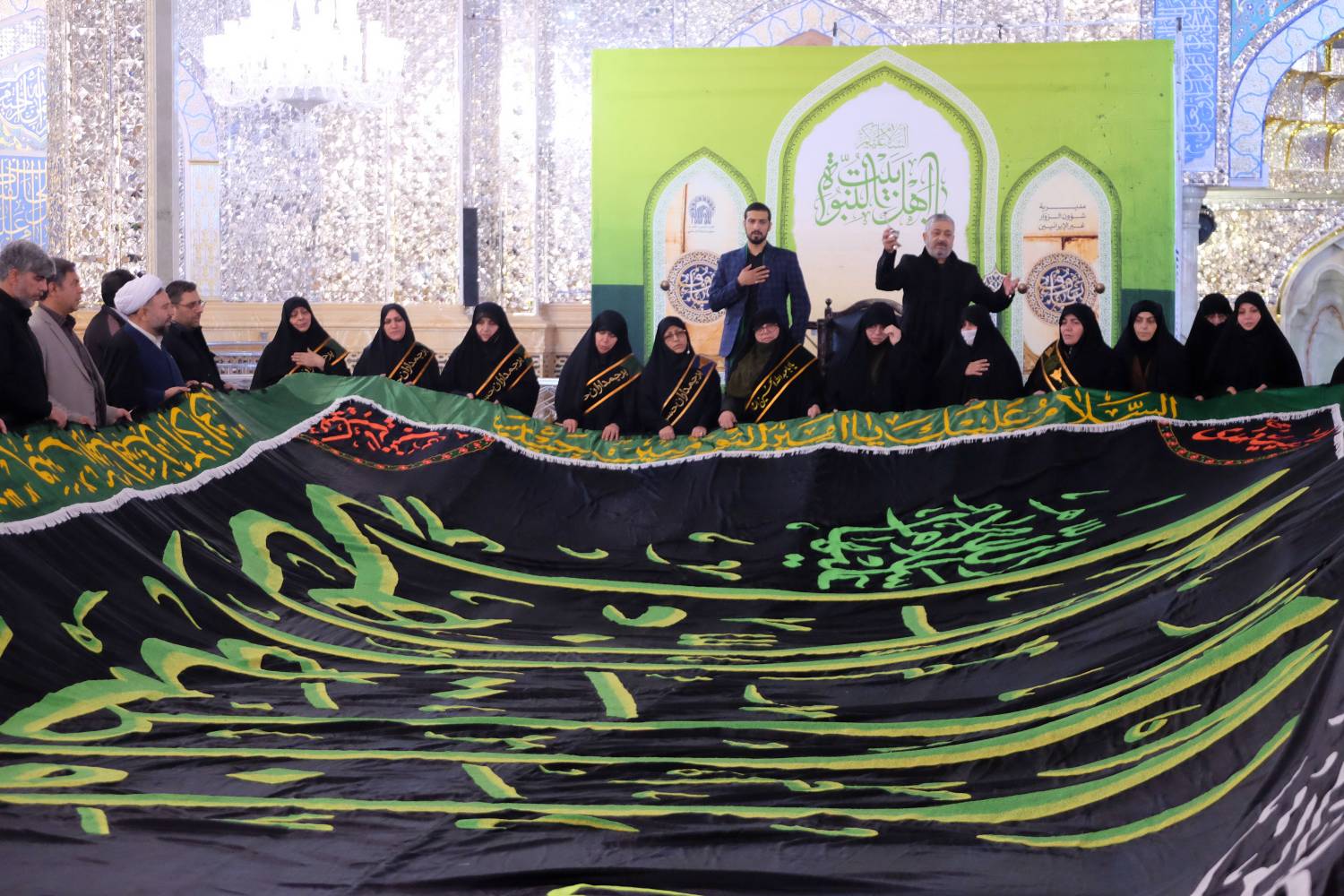 اهدای بزرگترین کتیبه «یا فاطمه الزهرا (س)» به آستان حضرت رضا (ع) 