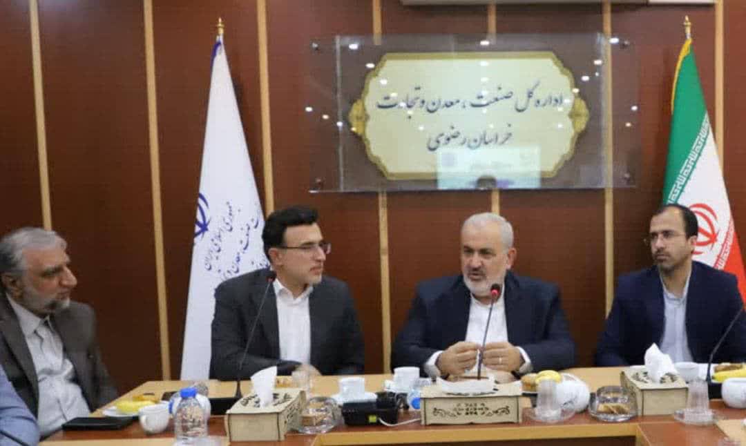 وزیر صنعت، معدن و تجارت کار خود را با سفر به مشهد مقدس آغاز کرد