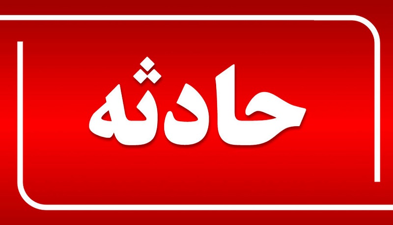 عملیات آتش نشانان برای مهار حریق انبار لوازم اسقاطی و ضایعات در شرق مشهد
