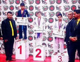 کسب مقام اول و مدال طلای کشوری مسابقات کاراته توسط دانش آموز مشهدی