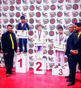 کسب مقام اول و مدال طلای کشوری مسابقات کاراته توسط دانش آموز مشهدی