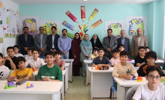 تقدیر از معلم نمونه کشوری مدارس غیردولتی در مشهد