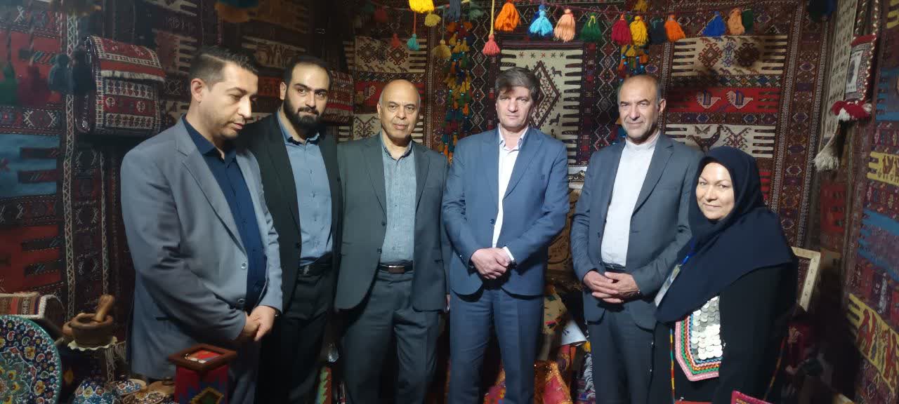 بازدید مسئولین کشوری، استانی و شهرستان از غرفه شرکت تعاونی صنایع‌دستی روناک قوچانی در نمایشگاه بین المللی مشهد