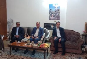 تجلیل استاندار خراسان رضوی از مادر سه شهید دفاع مقدس در نیشابور