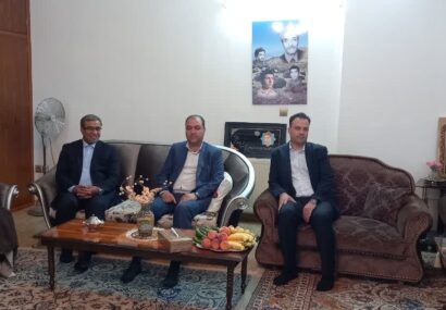 تجلیل استاندار خراسان رضوی از مادر سه شهید دفاع مقدس در نیشابور