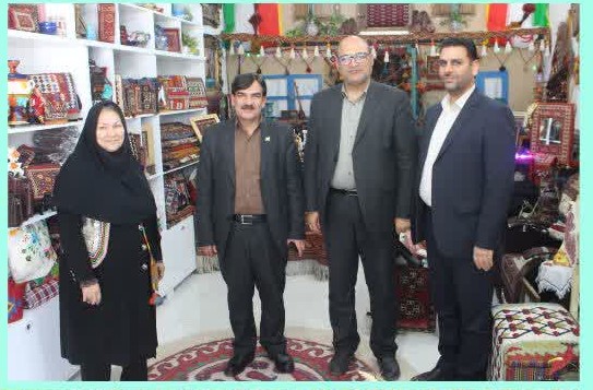 سرپرست اداره کل تعاون،کار و رفاه اجتماعی خراسان رضوی در سفر یکروزه خود به قوچان به همراه رئیس اداره این شهرستان با خانم محترم محمد ابراهیمی مدیر عامل شرکت تعاونی روناک قوچانی و از فعالان برتر مشاغل خانگی استان دیدار و از مجموعه ارزشمند خدمات و محصولات صنایع دستی این تعاونی بازدید کرد