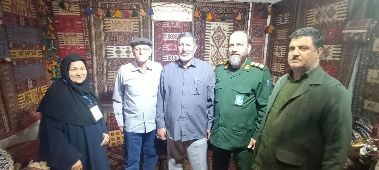 حضور رئیس حفظ آثار نشر انقلاب اسلامی در غرفه شرکت تعاونی صنایع‌دستی روناک قوچانی و صنایع دستی کوچندگان کرمانج