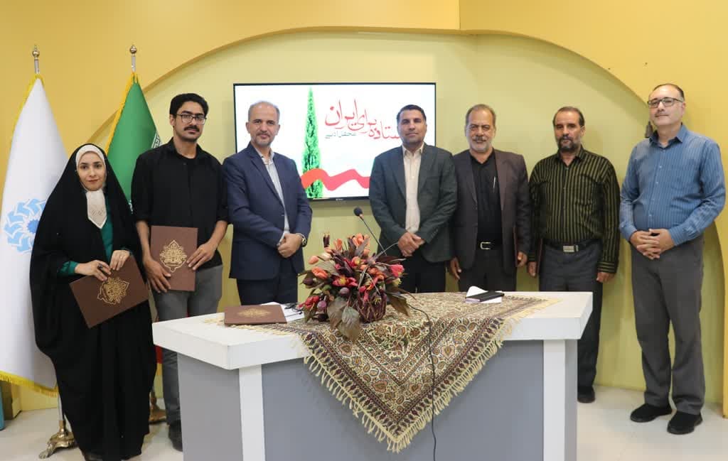 سرپرست اداره کل در محفل ادبی «ایستاده برای ایران»:ملت ایران در مقابل تحمیل، تسلیم نمی شود