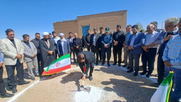 آیین کلنگ زنی ساخت آموزشگاه شش کلاسه در شهرستان صالح آباد