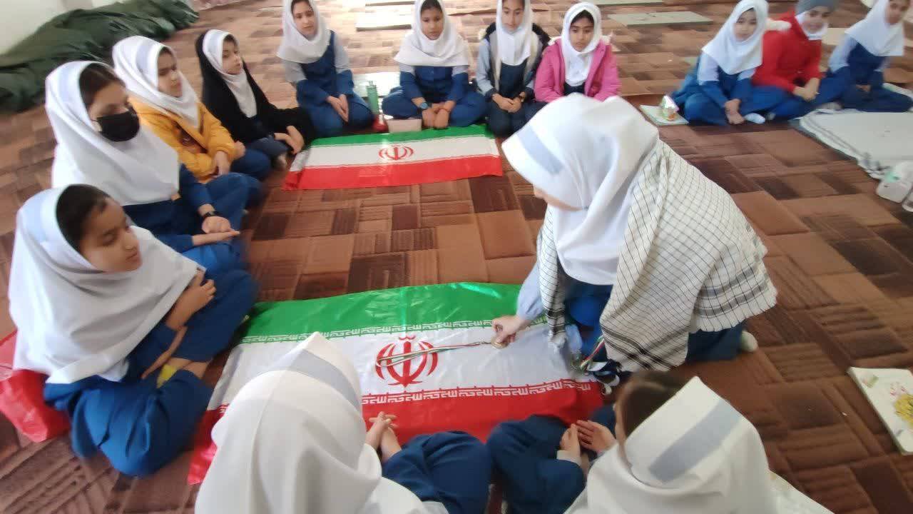 اهدای مدال های قهرمانی دانش آموز کلاتی به شهدا