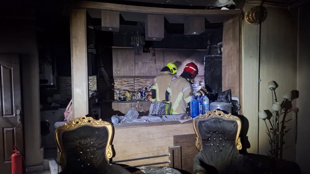 نجات مادر و کودک از حریق در منزل مسکونی مشهد