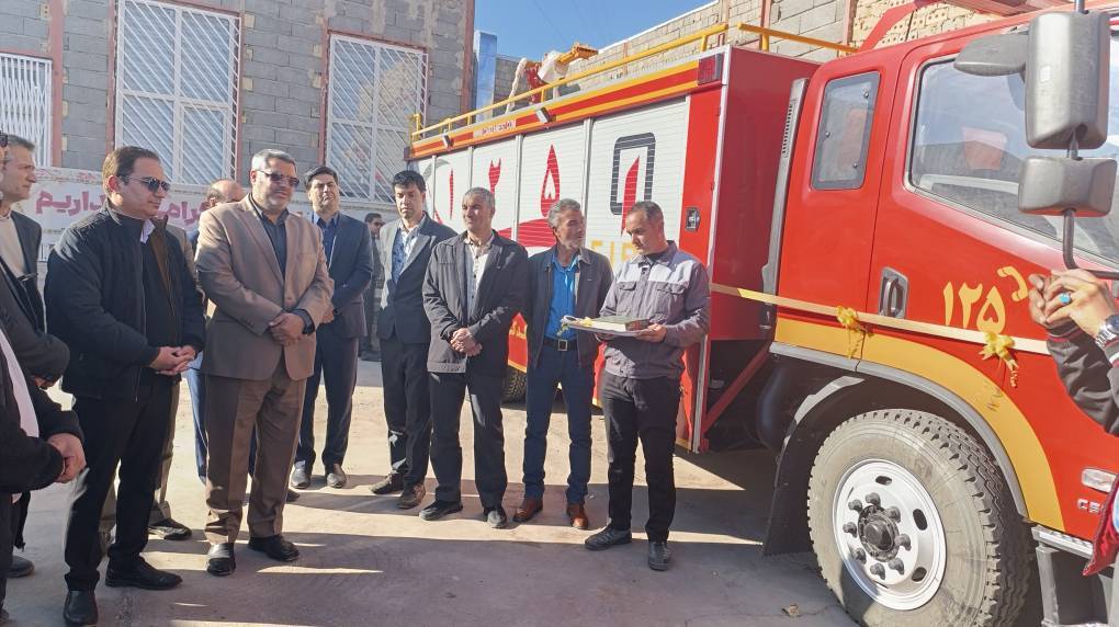 رونمایی از خودروی آتش‌نشانی و بیل‌ مکانیکی در کدکن تربت حیدریه
