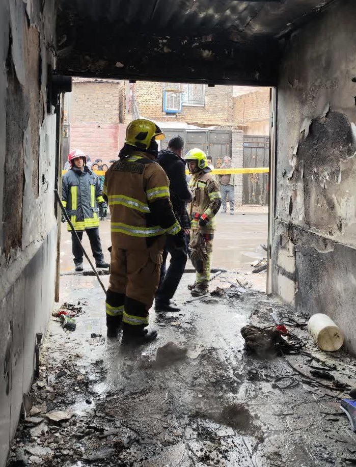 نجات جان ۵ عضو یک خانواده از آتشسوزی منزلی در مشهد نجات جان ۵ عضو یک خانواده از آتشسوزی منزلی در مشهد