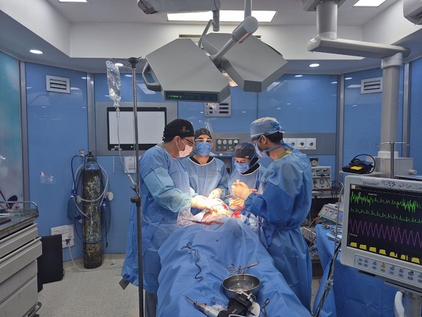 انجام جراحی موفق تومور بدخیم فک در بیمارستان امید مشهد