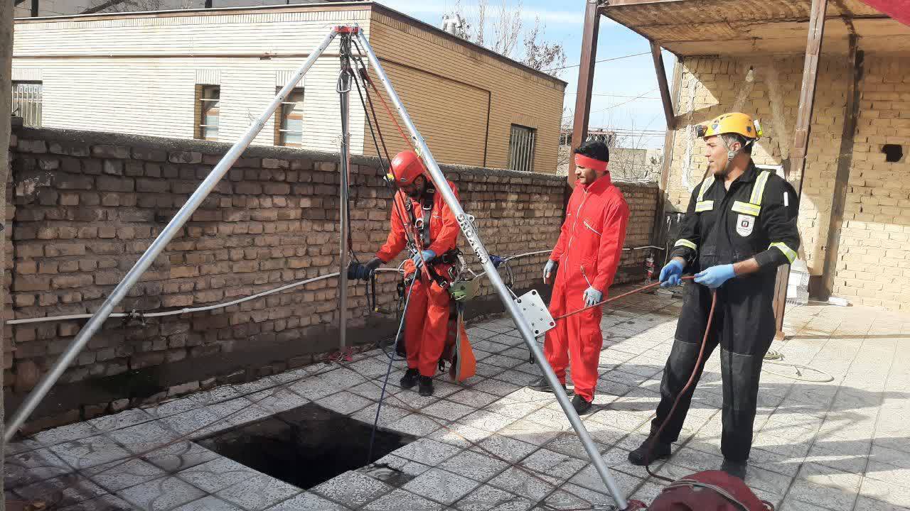 نجات یک زن از عمق چاه ۸ متری در نیشابور نجات یک زن از عمق چاه ۸ متری در نیشابور